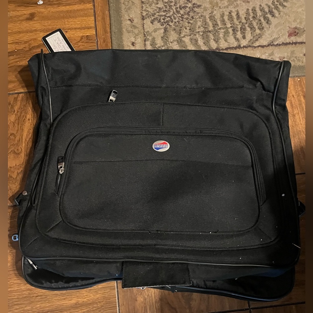 American Tourister BlackGarment  Bag with Front Zipper